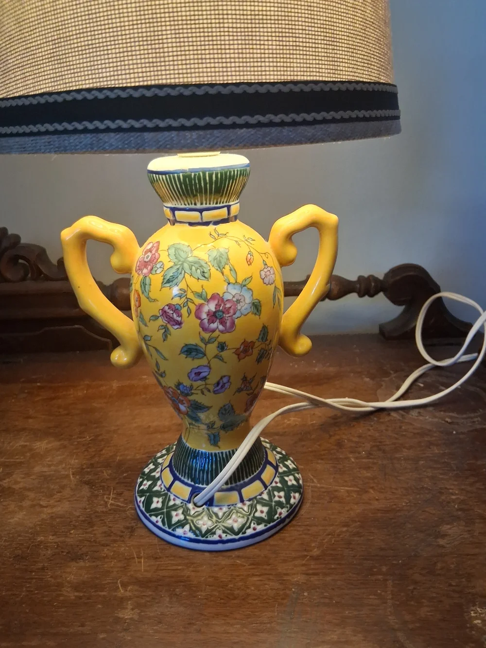 Vintage Chinese Vase/Urn Table Lamp